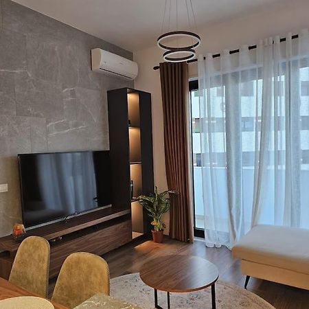 Deluxe Flat With Garden_Tirana Apartment ภายนอก รูปภาพ