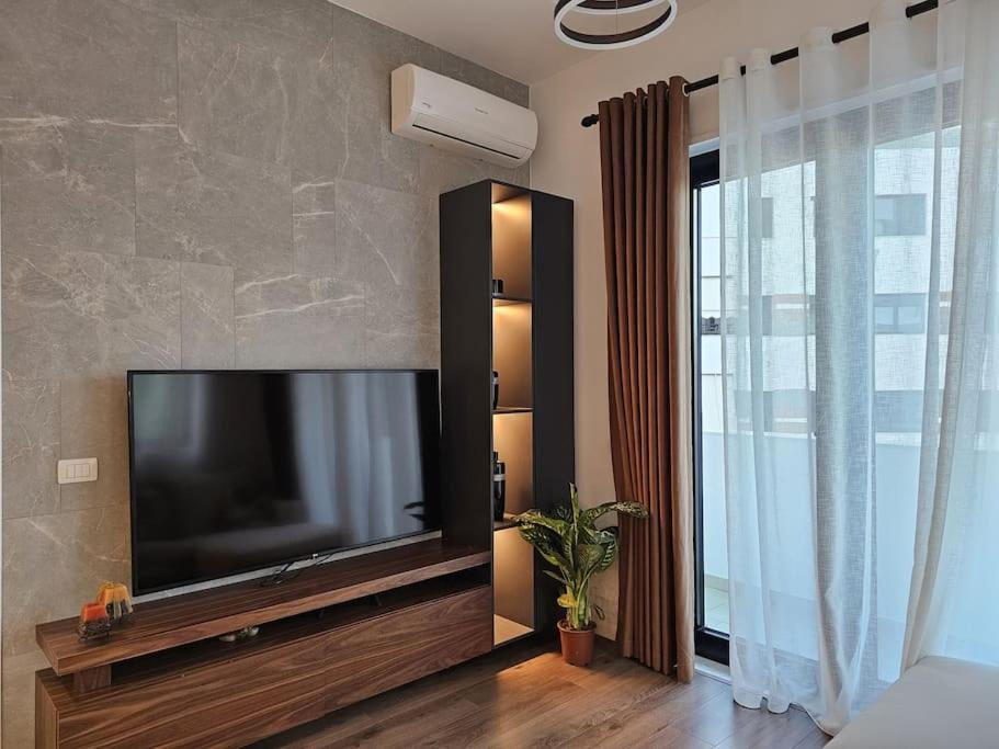 Deluxe Flat With Garden_Tirana Apartment ภายนอก รูปภาพ