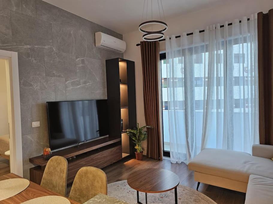 Deluxe Flat With Garden_Tirana Apartment ภายนอก รูปภาพ