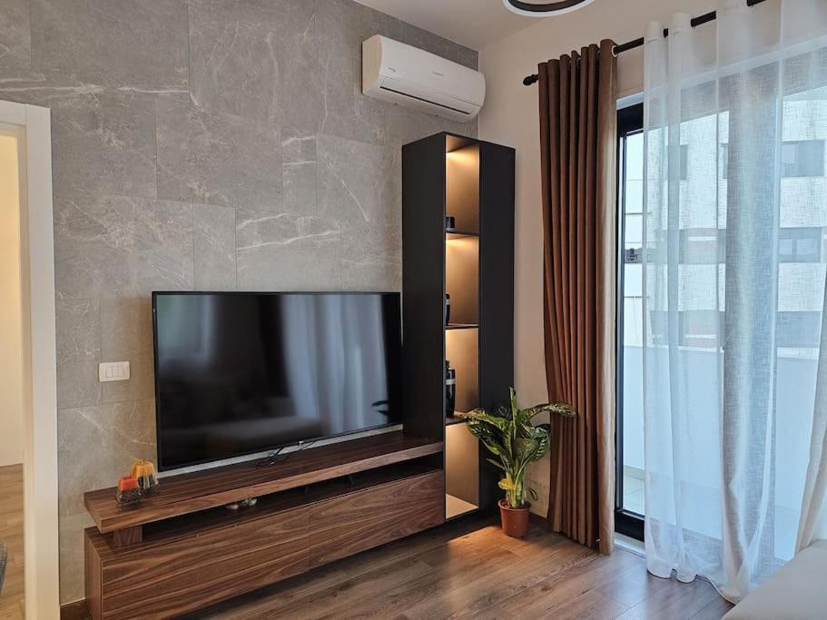 Deluxe Flat With Garden_Tirana Apartment ภายนอก รูปภาพ